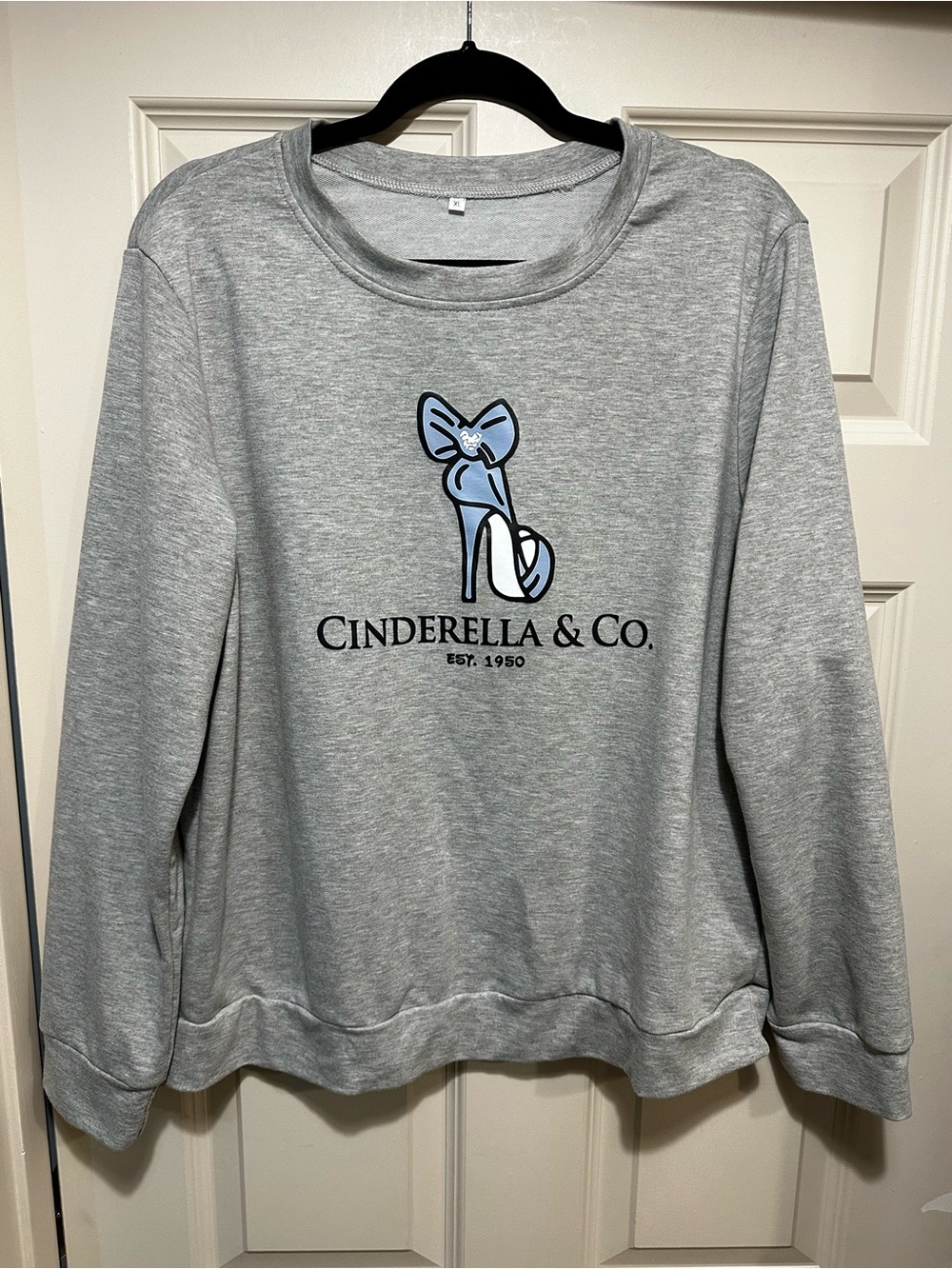 Cinderella Crewneck XL